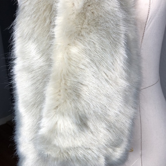 Restoration hardware faux fur scarf - Picture 3 of 9